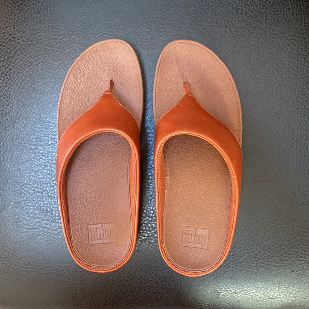 Fitflop leather thong platform sandals size 7/38